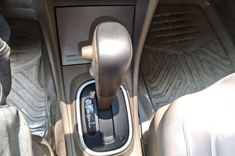 Used Nissan Sylphy 2012 Classic 1.6XE Automatic Comfort Edition Gear Lever