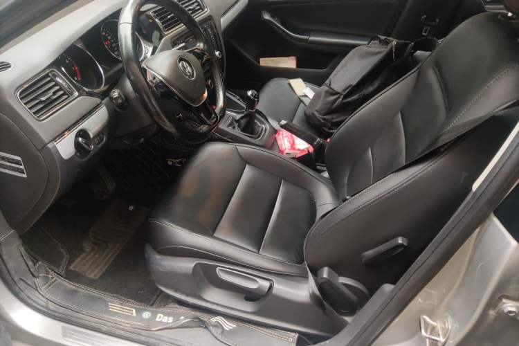 Used Volkswagen Sagitar 2015 1.6L Manual Comfort Model