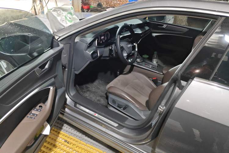 Used Audi A7L 2024 45TFSI S-line Dream-Building Edition Flow Crystal Package
