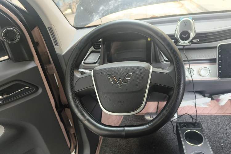 Used Wuling Hongguang MINIEV 2021 Macaron Premium Model – Lithium Iron Phosphate Steering Wheel