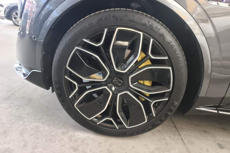 Used Avatr 11 2023 HarmonyOS Version Smart Enjoyment Upgrade Model 90-Degree Rear-Wheel Drive Edition