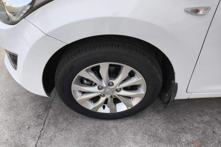 Used Hyundai Elantra (5th Generation / Langdong) 2016 1.6L Automatic Smart Version
