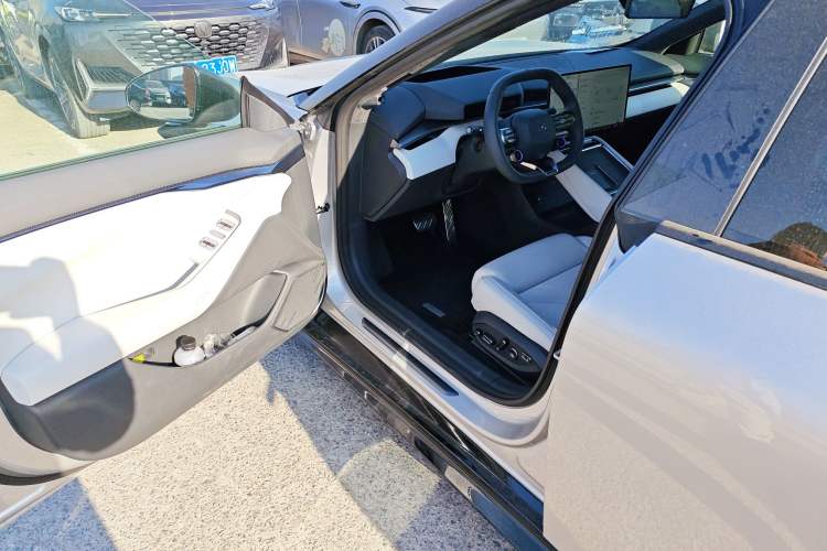 Used XPeng P7 2025 Model—702 Long Range Ultra Driver Seat