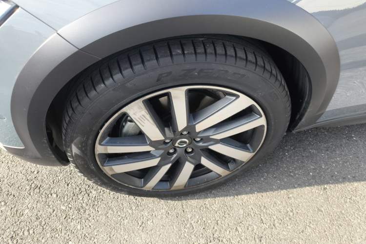 Used Volvo V90 2023 Cross Country B5 AWD Prestige Edition
