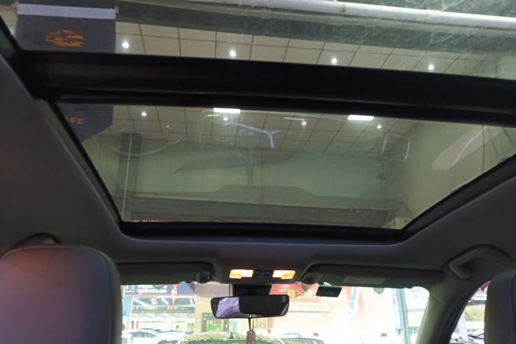 Used Toyota Highlander 2018 2.0T Two-Wheel Drive Luxury Edition 7 Seats China VI Standard Headliner