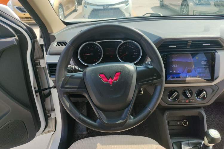Used Wuling Hongguang 2021 1.5L S Standard Version LAR Steering Wheel