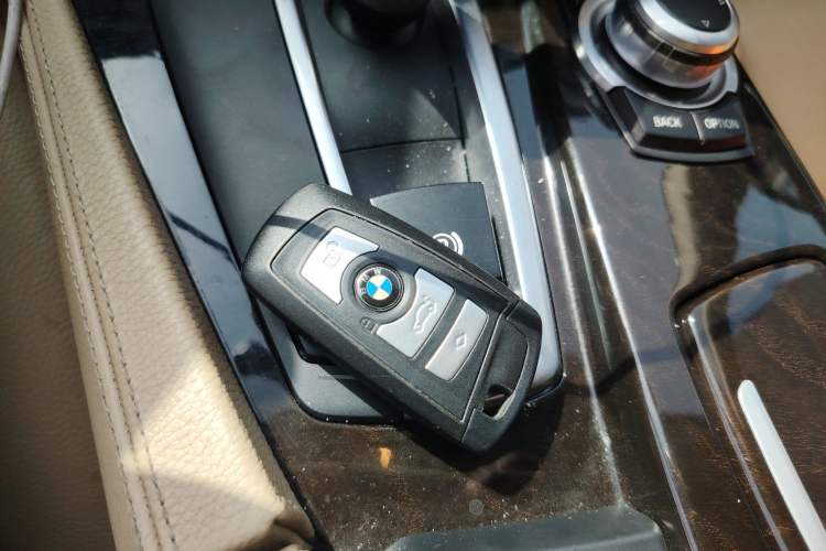 Used BMW 5 Series 2011 523Li Luxury Model
