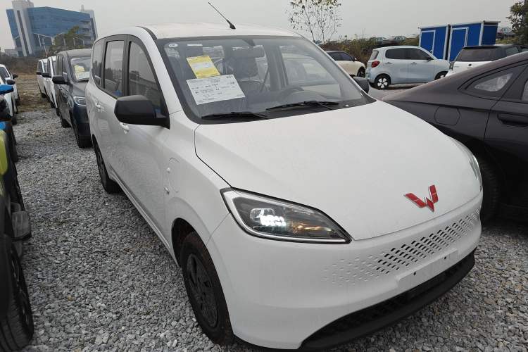 Used Wuling Hongguang New Energy 2025 Extended-Range Hybrid 50KM Comfort Version
