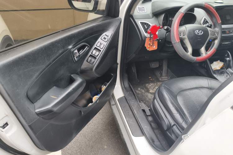 Used Hyundai ix35 2012 2.0L Automatic Two-Wheel Drive Elite Edition GLS Driver Seat