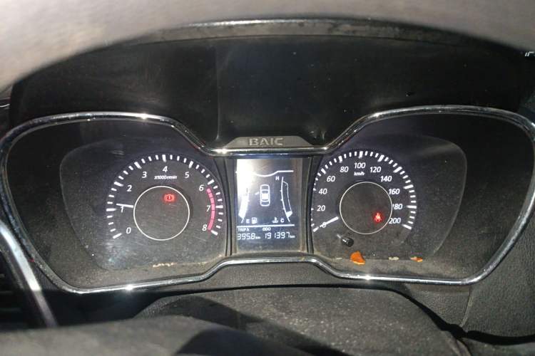 Used HYOSOW H3 2015 1.5L manual luxury version
