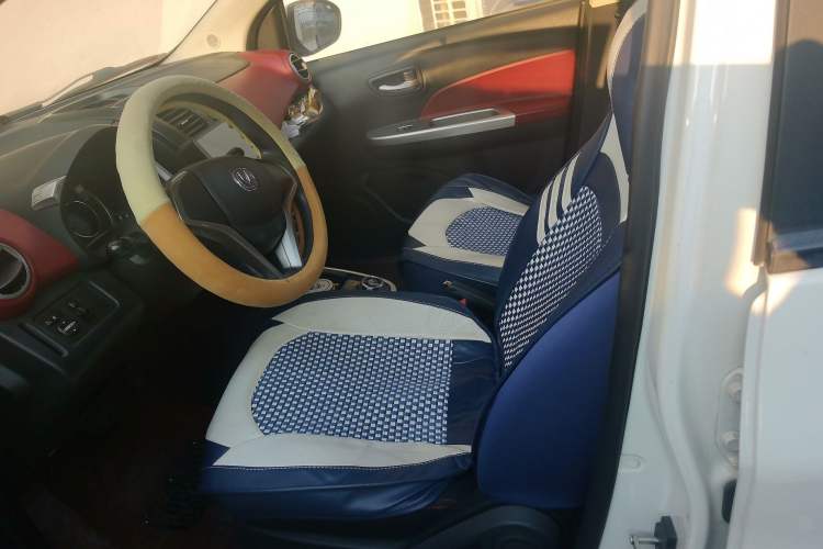 Used Changan Benni 2015 1.4L IMT Luxury Version China IV Standard
