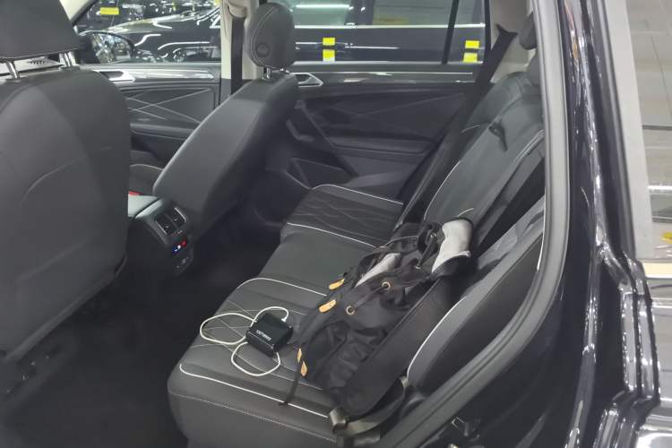 Used Volkswagen Tiguan L 2023 330TSI Automatic Two-Wheel Drive R-Line Enjoyment Edition Left Rear Seat