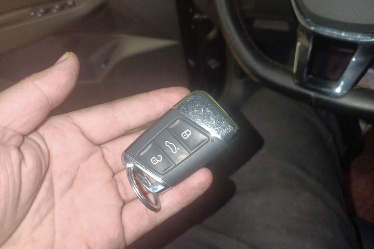 Used Volkswagen Passat 2019 330TSI Luxury Edition China VI Standard Vehicle Key