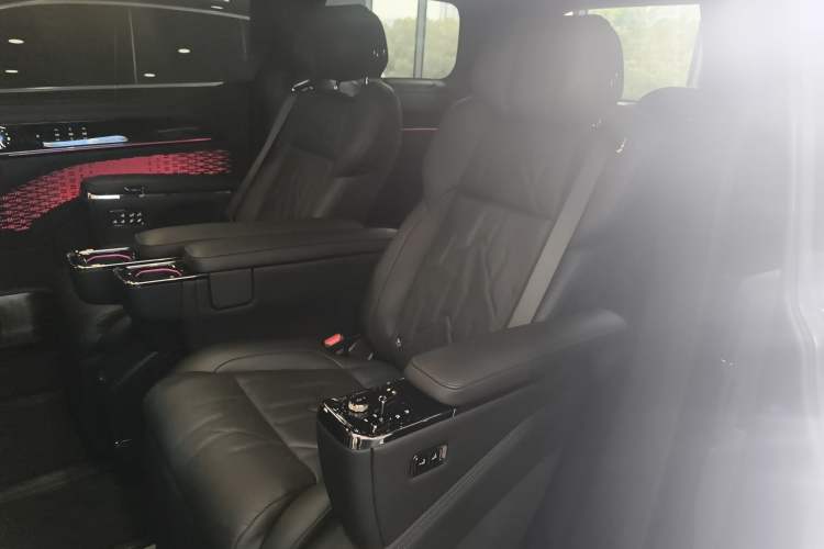 Used Zeekr 009 2024 Six-Seat Executive Version 4WD 108 kWh
