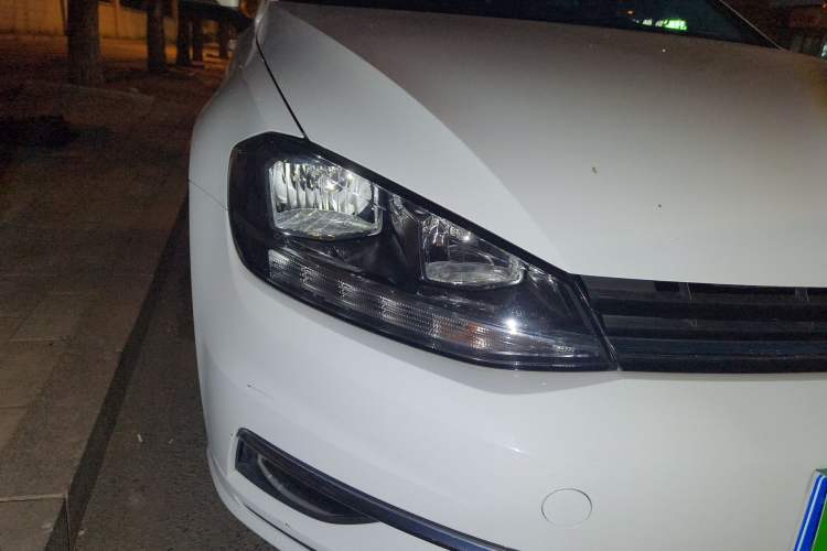 Used Volkswagen Golf 2018 230TSI Automatic Luxury Version Right Front Headlight