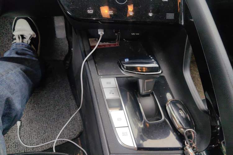 Used Hyundai Elantra 2021 1.5L CVT GLX Elite Edition Gear Lever