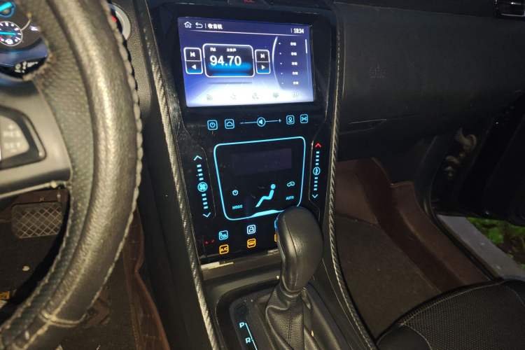 Used JMC Yusheng S330 2016 1.5L GTDi Automatic Two-Wheel Drive Flagship Edition Audio And AC Panel