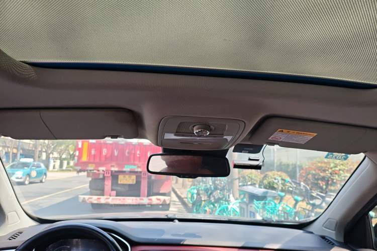 Used Roewe RX5 2016 30T Two-Wheel Drive Automatic Internet Smart Edition Headliner