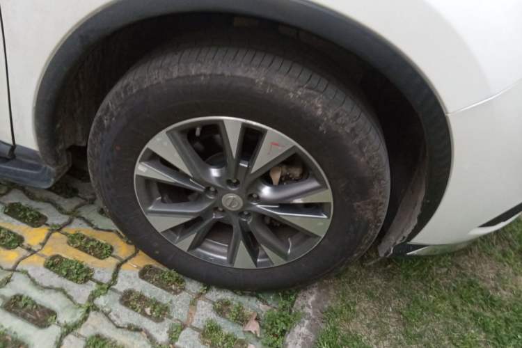 Used Nissan Murano 2015 2.5L XL Two-Wheel Drive Smart Edition Right Front Wheel Hub