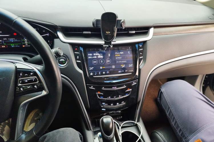 Used Cadillac XTS 2018 28T Elite Edition Audio And AC Panel