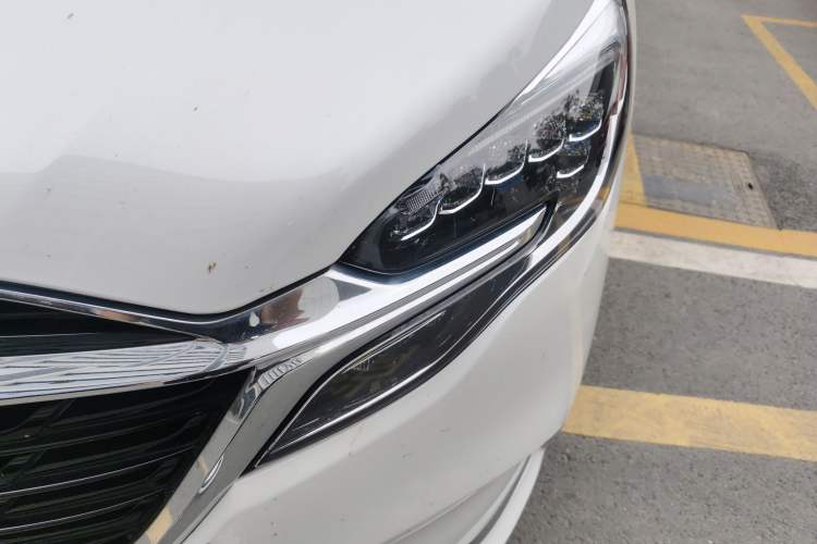 Used Buick GL8 2022 ES Landtrek 653T Comfort Edition