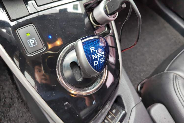 Used Toyota Levin 2016 Dual-Engine 1.8H GS E-CVT Elite Model with Sunroof