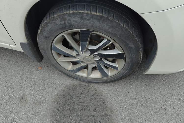 Used Nissan Tiida 2016 1.6L CVT Cool Dynamic Edition Right Front Wheel Hub