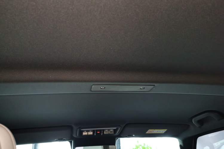 Used iCAR V23 2026 Model 550 Two-Wheel Drive Super Sports Edition Headliner