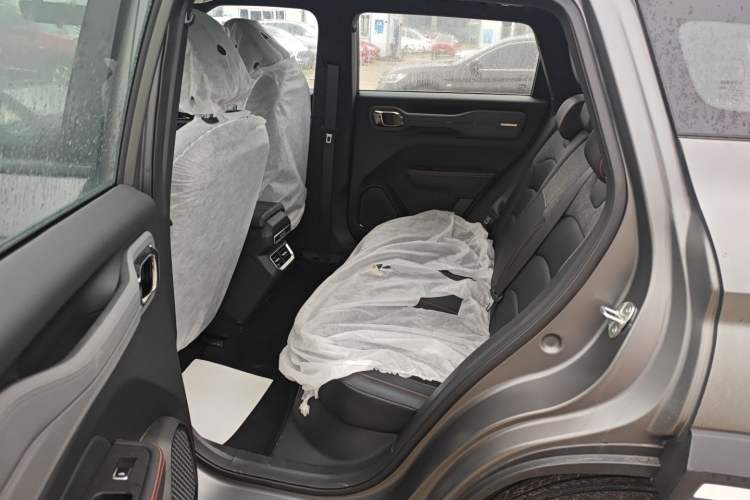 Used Geely Auto Cowboy 2025 1.5TD Trendy Play Edition Interior 4