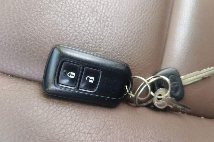 Used Toyota YARiS L Zhi Xuan 2017 1.5E CVT Enhanced Performance Edition Vehicle Key