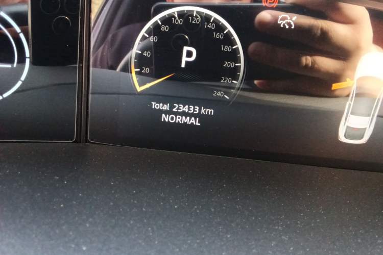 Used CHANGAN UNI-V 2024 1.5T Luxury Edition Odometer Close Up