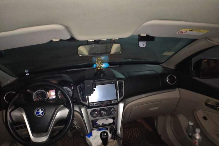 Used Venucia T70 2015 1.6L Manual Ruixing Edition
