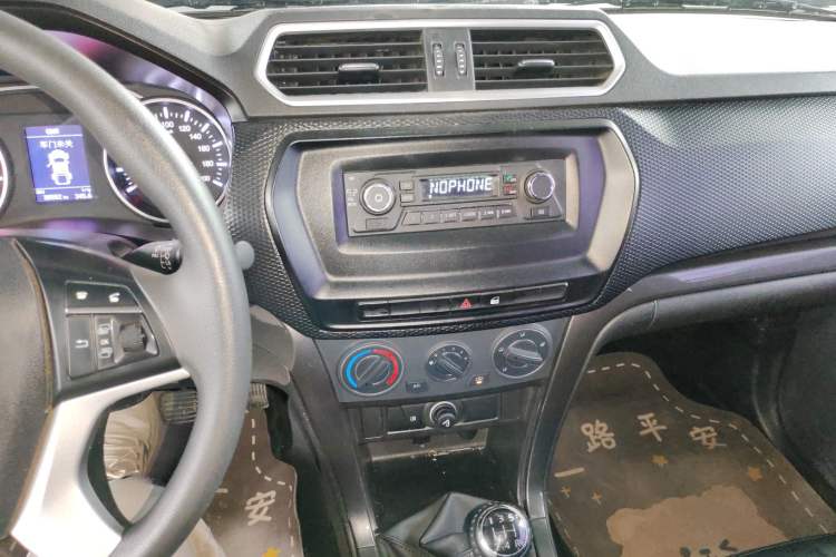 Used Great Wall Wingle 5 2023 "Ganfan" Version 1.5T Gasoline Two-Wheel-Drive Advanced Trim with Long Cargo Bed Audio And AC Panel