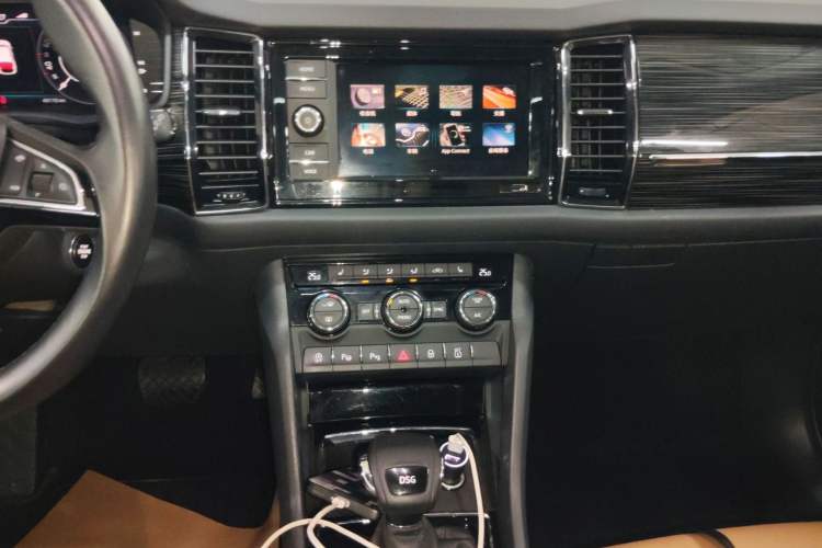 Used Skoda Kodiaq GT 2019 TSI330 Two-Wheel-Drive Luxury Edition China VI Standard Audio And AC Panel