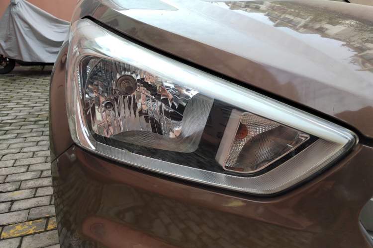 Used Hyundai ix25 2015 1.6L Automatic Two-Wheel Drive Smart GLS Trim Right Front Headlight