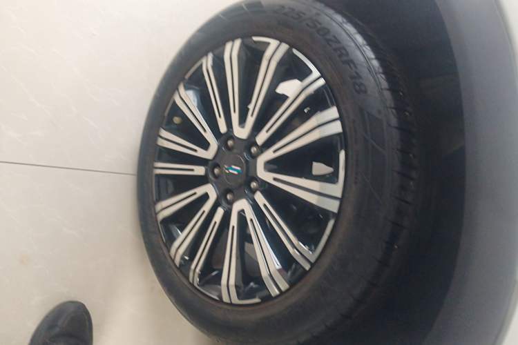 Used CHANGAN OSHAN X5 2021 1.5T DCT Prestige Edition Right Rear Wheel Hub