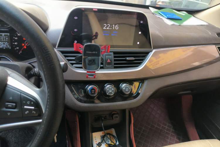 Used Baojun 310W 2017 1.5L Manual Fashion Model China V
