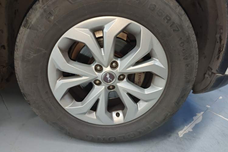 Used Hanteng X7 2016 1.5T Manual Luxury Version Right Front Wheel Hub