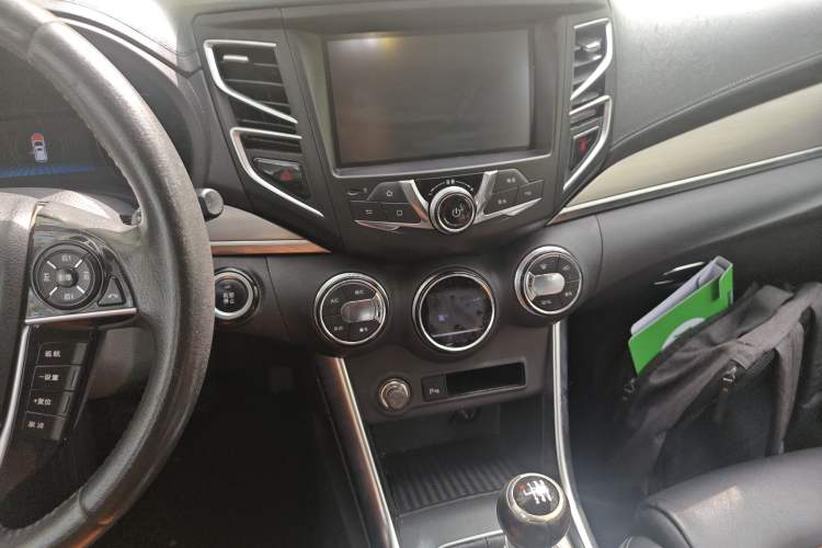 Used BYD Song 2016 1.5TI Manual Luxury Model Audio And AC Panel