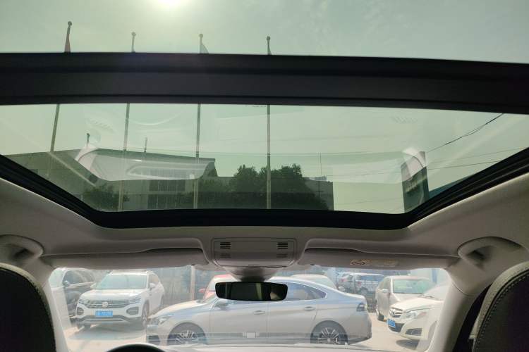 Used Volkswagen Tayron 2023 300TSI Two-Wheel-Drive Luxury Plus Advanced Edition Headliner