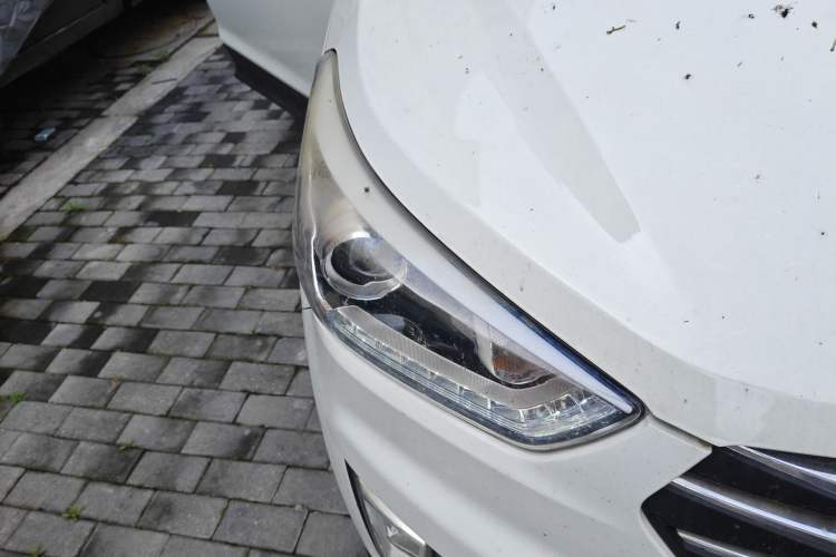 Used Hyundai ix25 2015 1.6L Automatic Two-Wheel-Drive Deluxe DLX Model Right Front Headlight