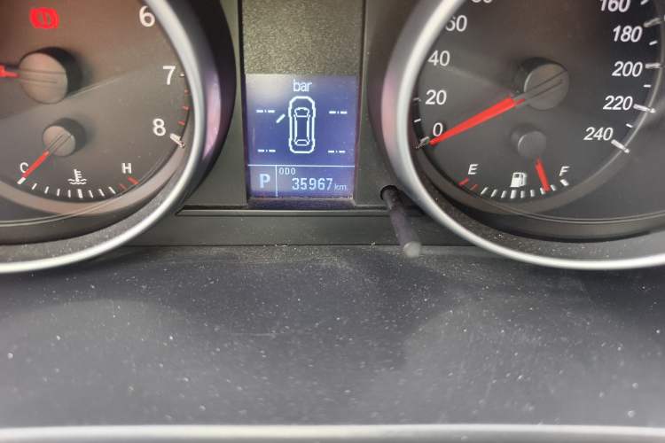 Used Haval H6 2013 Upgraded Model 2.4L Automatic Two-Wheel Drive Elite Version Odometer Close Up