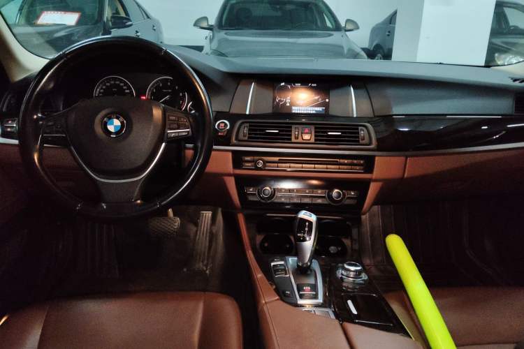 Used BMW 5 Series 2017 525Li Leading Model Center Console