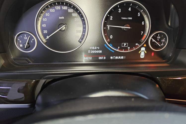 Used BMW 5 Series 2017 525Li Leading Model Odometer Close Up