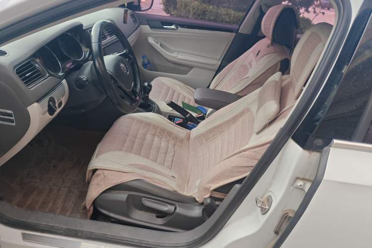 Used Volkswagen Sagitar 2015 1.6L Manual Comfort Model