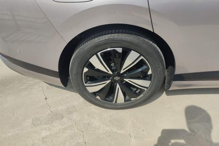 Used CHANGAN NEVO A07 2025 Blue Whale Pure Electric Version 525 Luxury Model Right Rear Wheel Hub