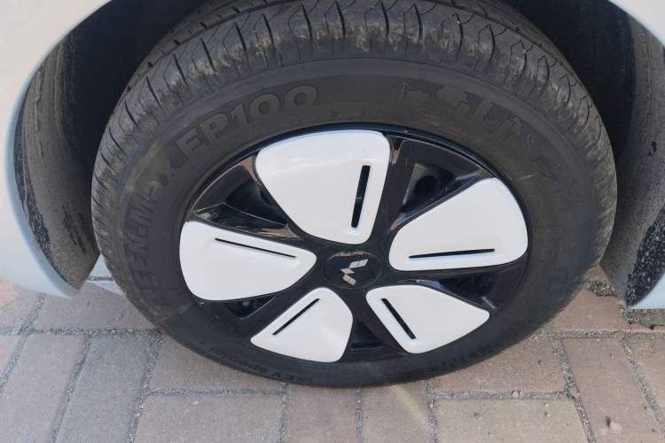 Used Wuling Hongguang MINIEV 2025 Four-Door Version Premium Edition Left Front Wheel Hub
