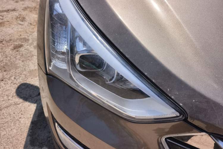 Used Hyundai Santa Fe 2015 2.0T Automatic Two-Wheel Drive Smart Version 5 Seats Right Front Headlight