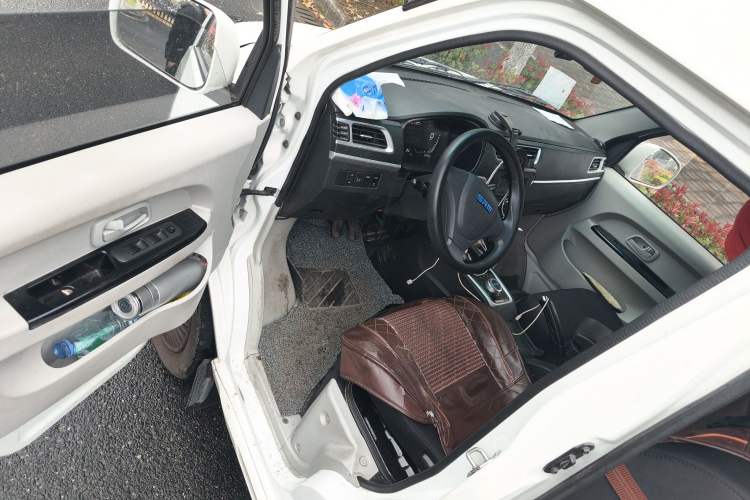 Used SRM Haoyun 2025 Launch Edition Farady 42.3 kWh 305 km 6 seats Driver Seat