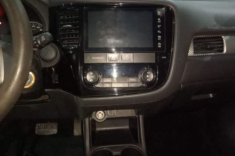 Used Mitsubishi Outlander 2016 2.0L Two-Wheel Drive Fashion Edition 5 Seats